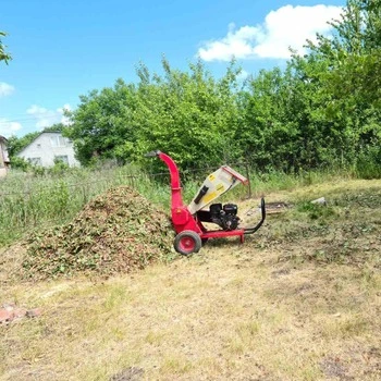 Подрібнювач гілок на практиці